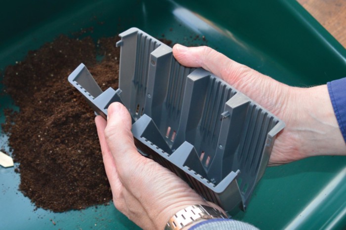 Garland 28 Cell Deep Root Success Kit showing opening cells